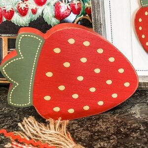 Chunky Wood Strawberry